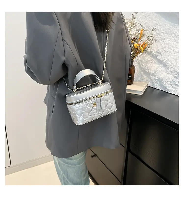 Elegant Diamond Embroidery Shoulder Bag White 2024 — feature 10