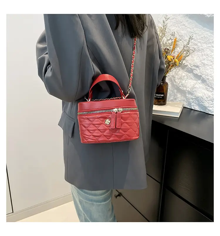 Elegant Diamond Embroidery Shoulder Bag White 2024 — feature 13