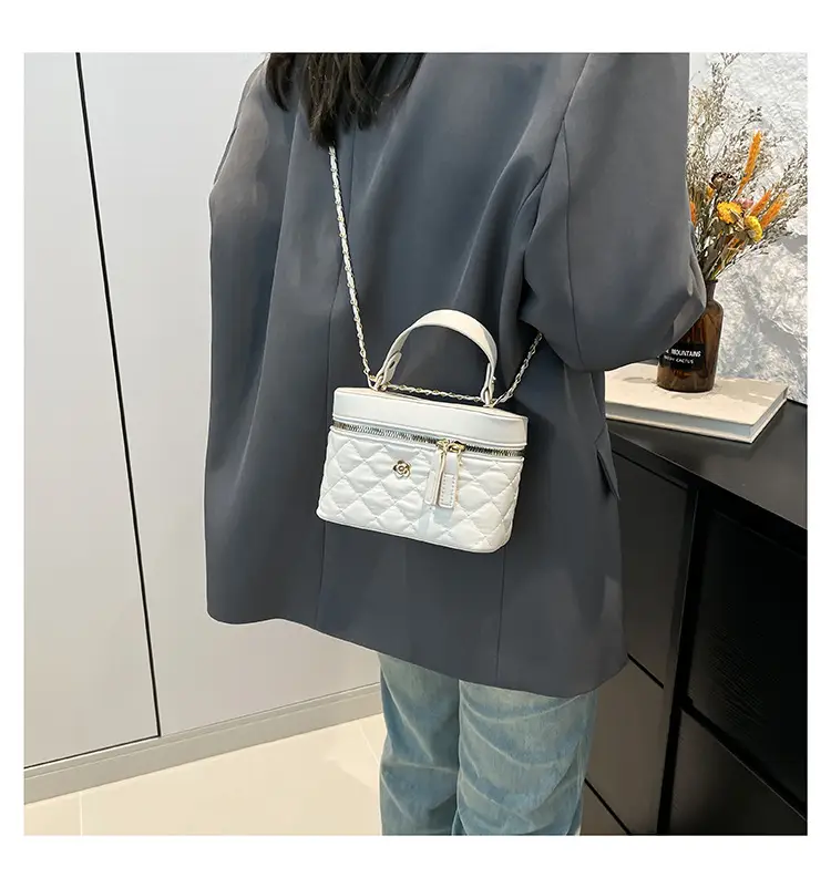 Elegant Diamond Embroidery Shoulder Bag White 2024 — feature 15