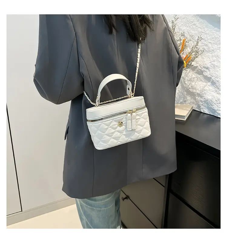 Elegant Diamond Embroidery Shoulder Bag White 2024 — feature 16