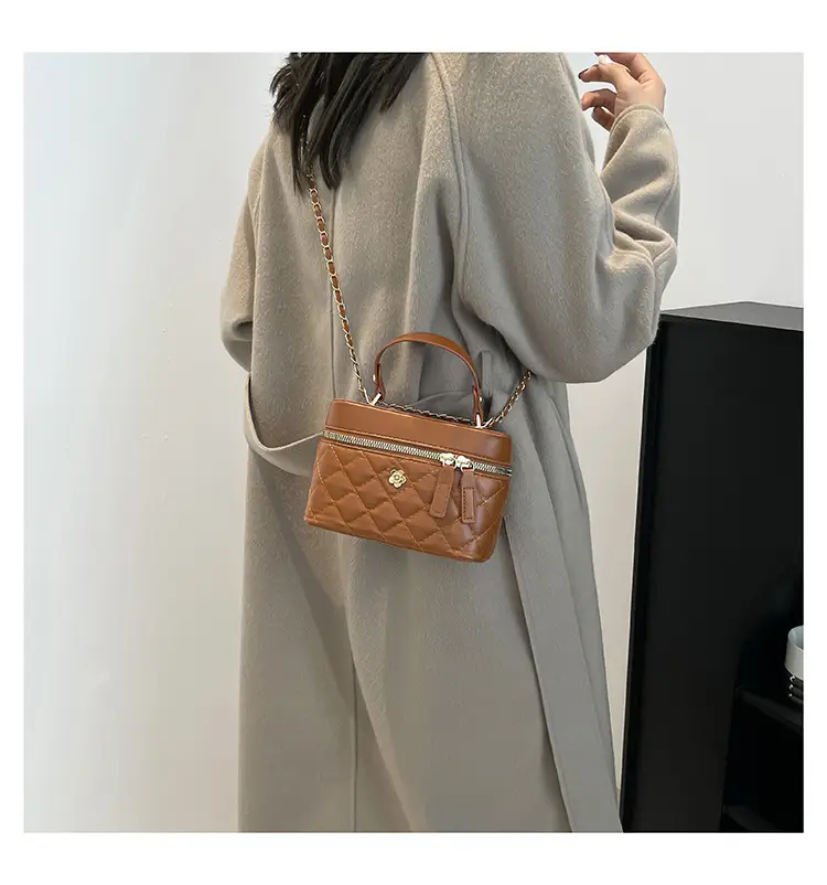 Elegant Diamond Embroidery Shoulder Bag White 2024 — feature 18