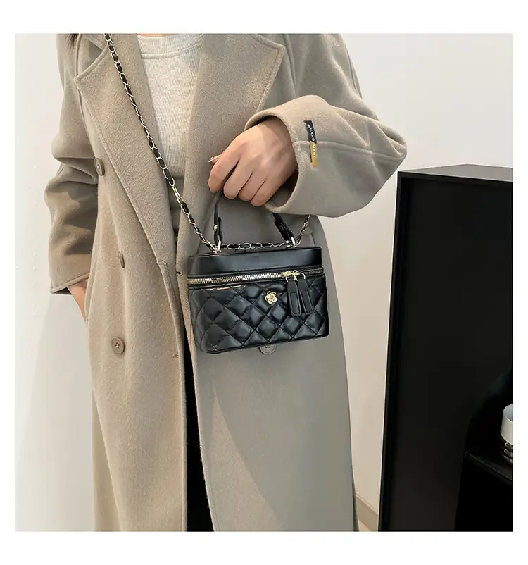 Elegant Diamond Embroidery Shoulder Bag White 2024 — feature 21