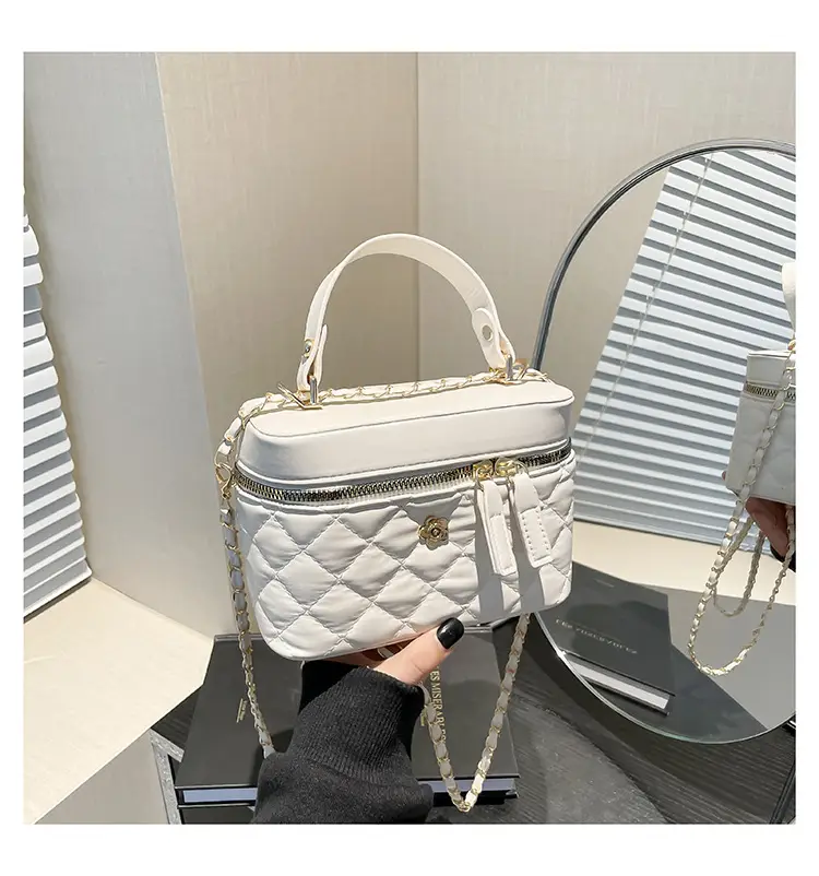 Elegant Diamond Embroidery Shoulder Bag White 2024 — feature 24