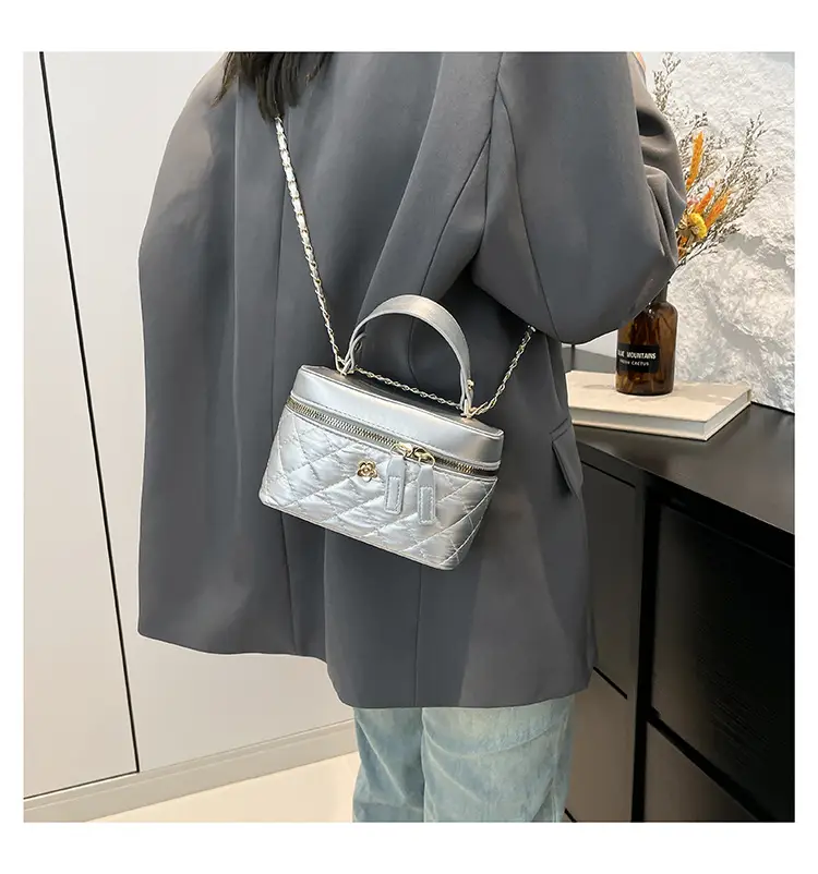 Elegant Diamond Embroidery Shoulder Bag White 2024 — feature 9