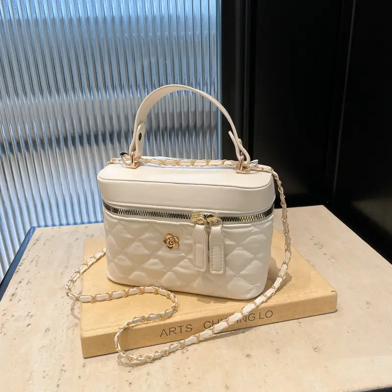 Elegant Diamond Embroidery Shoulder Bag White 2024 - Image 2