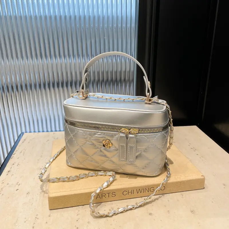 Elegant Diamond Embroidery Shoulder Bag White 2024 - Image 3