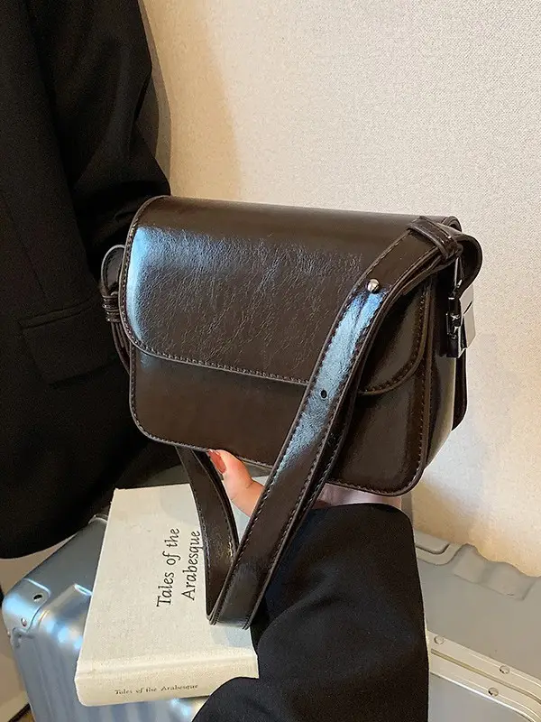 Stylish Black Square Crossbody Bag for Women - Image 6