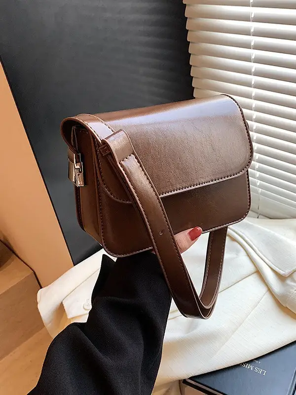 Stylish Black Square Crossbody Bag for Women - Image 8