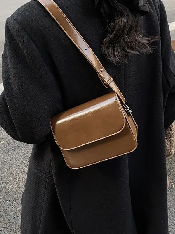 Stylish Black Square Crossbody Bag for Women - Image 9