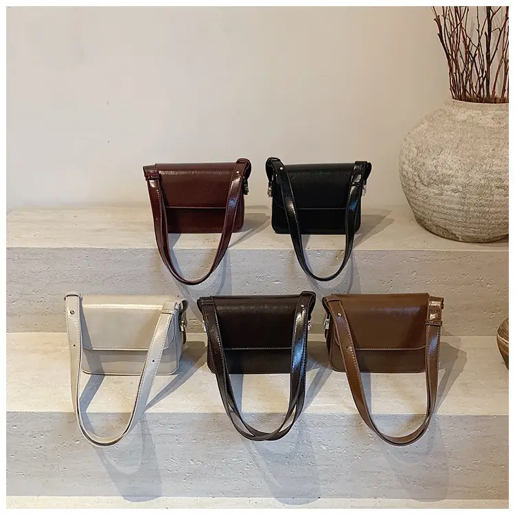 Stylish Black Square Crossbody Bag for Women — feature 1