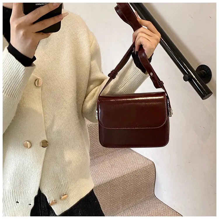 Stylish Black Square Crossbody Bag for Women — feature 15