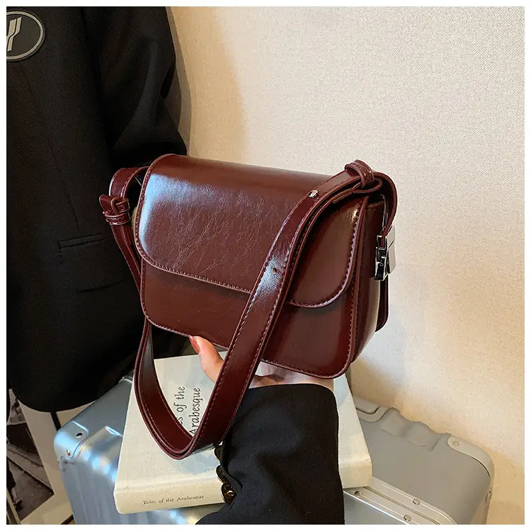 Stylish Black Square Crossbody Bag for Women — feature 40