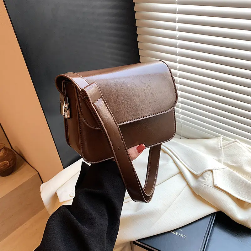 Stylish Black Square Crossbody Bag for Women - Image 2