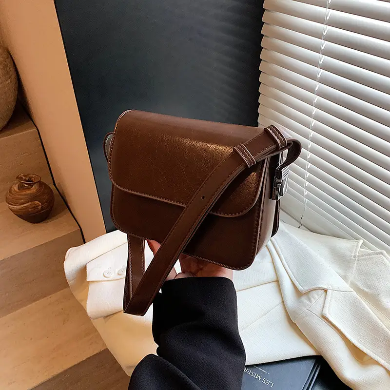 Stylish Black Square Crossbody Bag for Women - Image 3