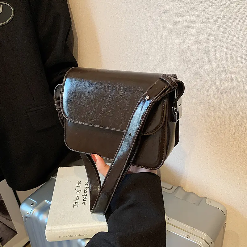 Stylish Black Square Crossbody Bag for Women - Image 4