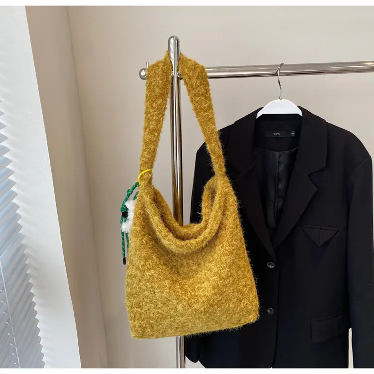 Mao Mao Furry Crossbody Bag Women 2024 Winter New - Image 2