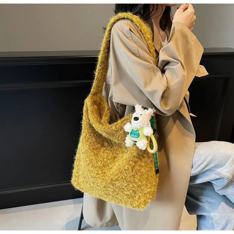Mao Mao Furry Crossbody Bag Women 2024 Winter New — feature 10