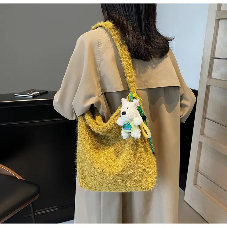 Mao Mao Furry Crossbody Bag Women 2024 Winter New — feature 11