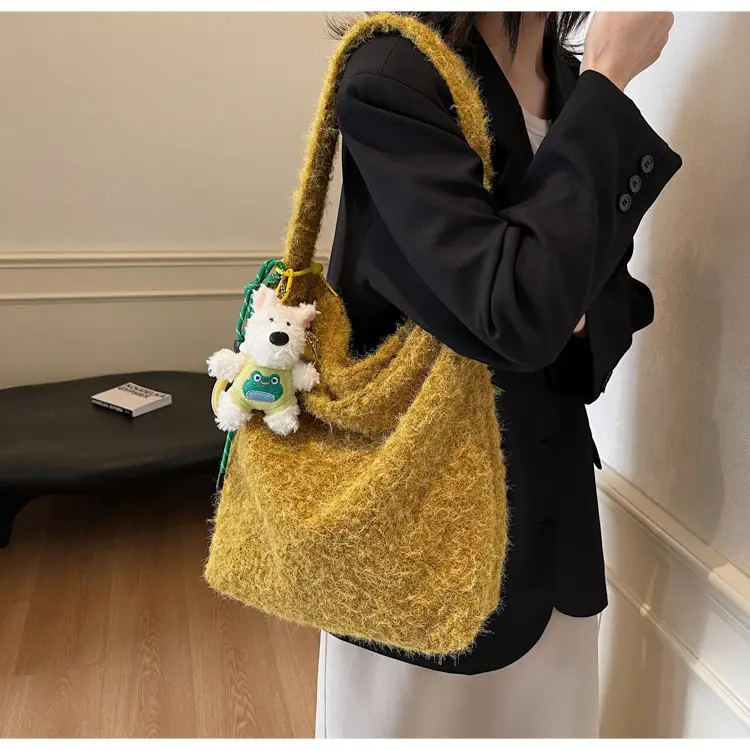 Mao Mao Furry Crossbody Bag Women 2024 Winter New — feature 15