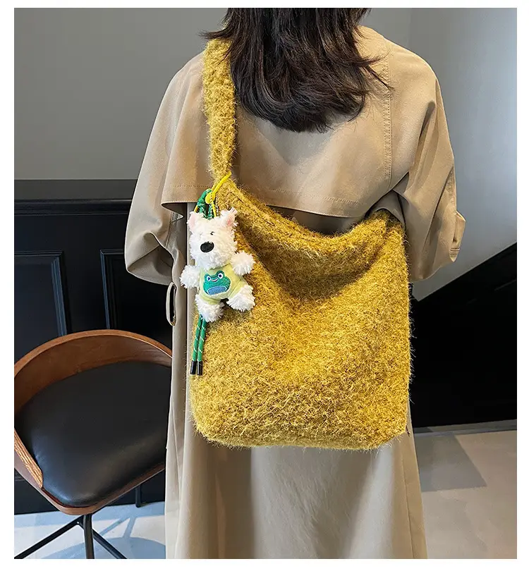 Mao Mao Furry Crossbody Bag Women 2024 Winter New — feature 2