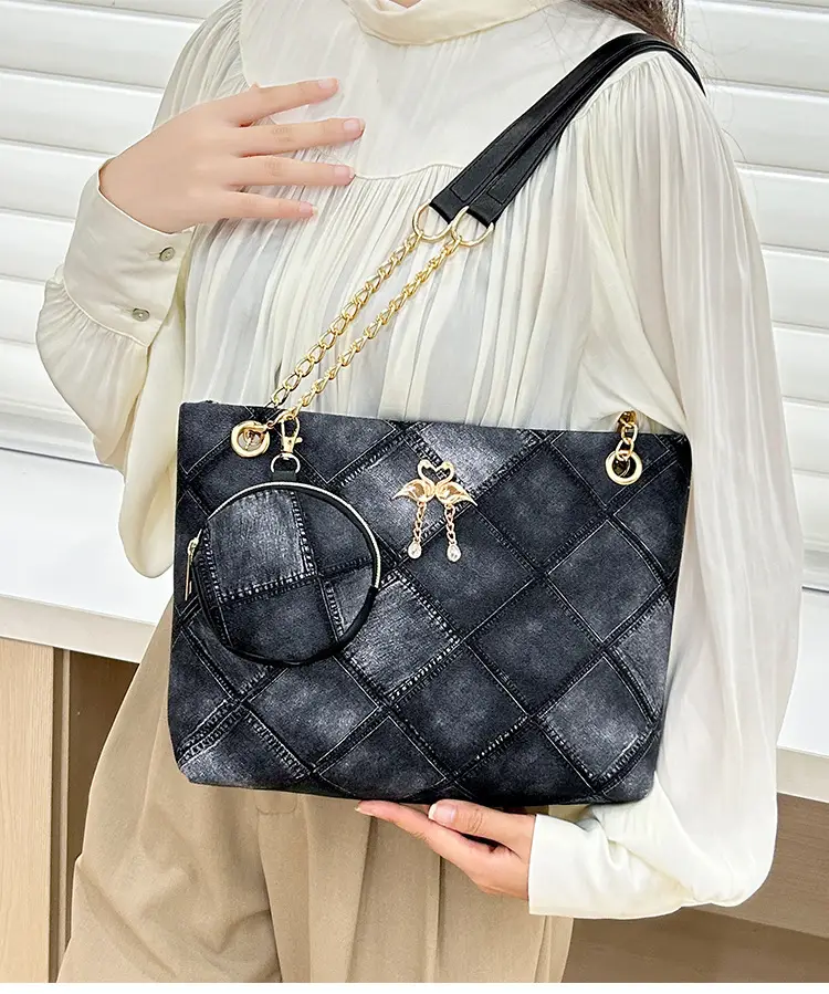 Black Diamond Quilted Women's Shoulder Bag with Chain Strap — feature 17