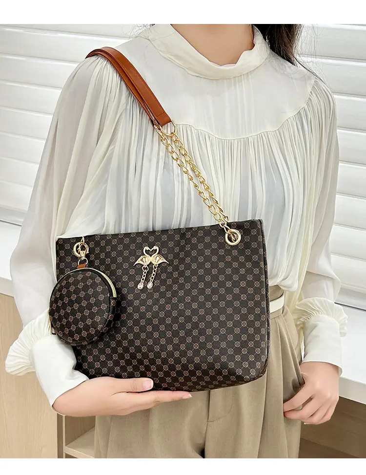 Black Diamond Quilted Women's Shoulder Bag with Chain Strap — feature 23