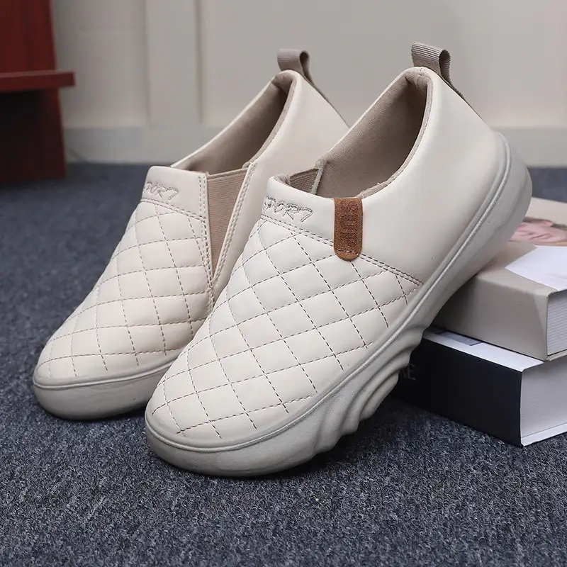 Old Beijing Cloth Shoes Women's Loafers Non-slip Thick-soled Moms Shoes Slip-on Soft-soled Bread Shoes Women's Fashion Bean Shoes - Image 2