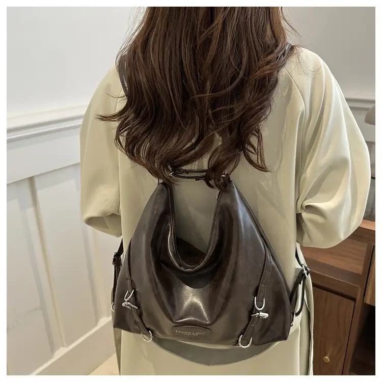 Vintage Black Women's Shoulder Bag Autumn 2024 — feature 9