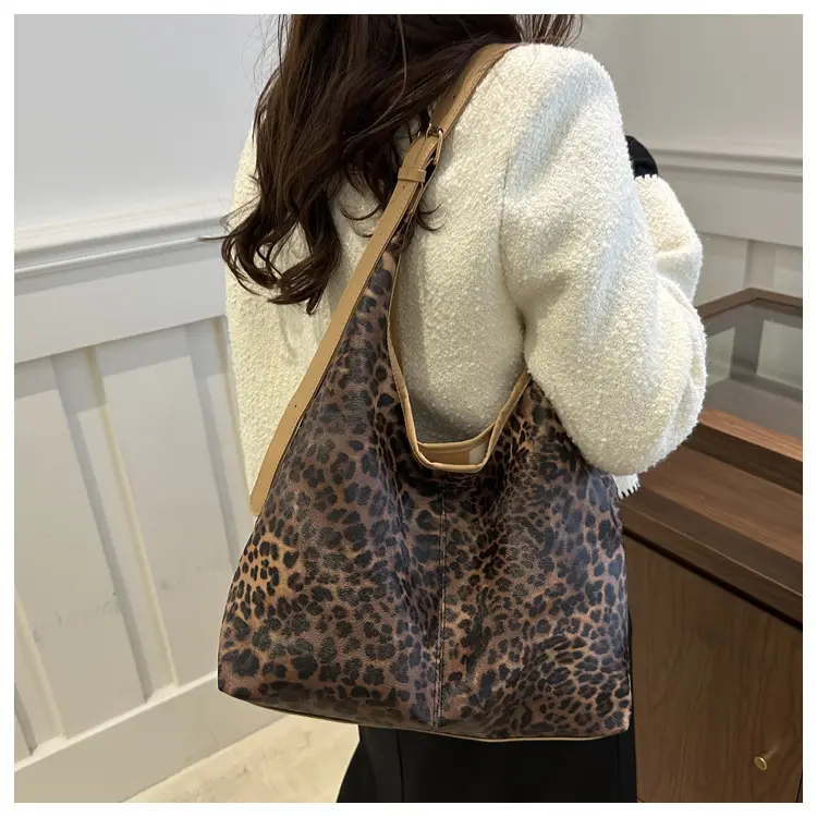 Leopard Print Women's Shoulder Tote Bag 2024 Winter — feature 12