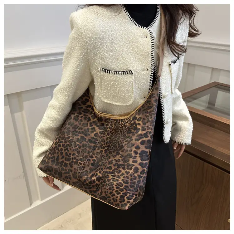 Leopard Print Women's Shoulder Tote Bag 2024 Winter — feature 13