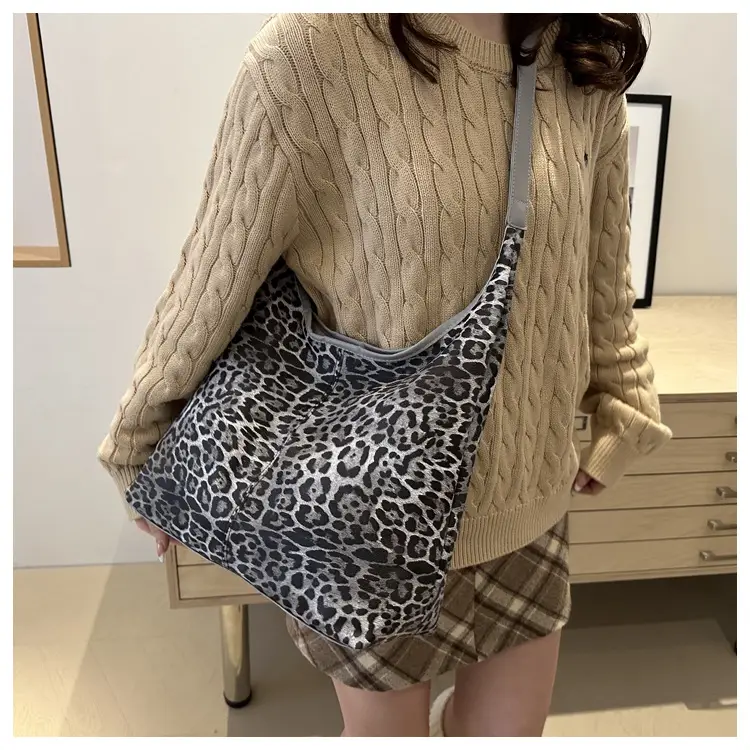 Leopard Print Women's Shoulder Tote Bag 2024 Winter — feature 14