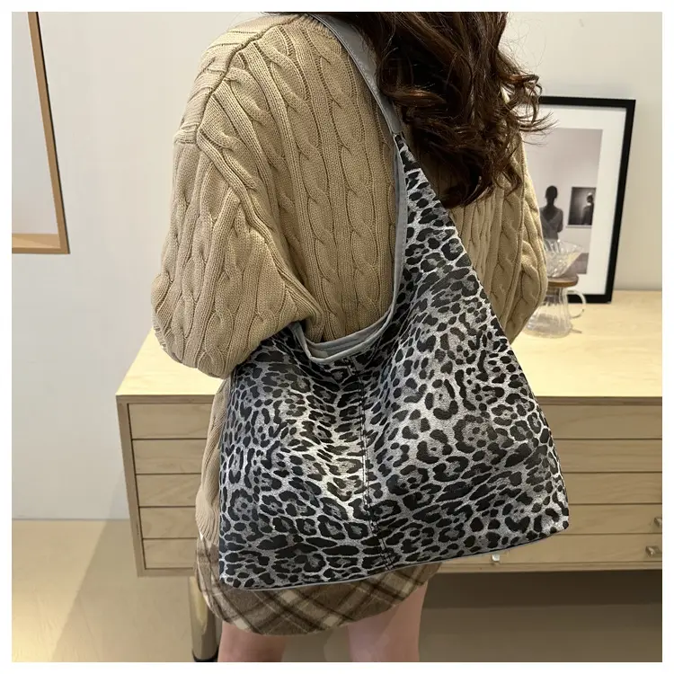 Leopard Print Women's Shoulder Tote Bag 2024 Winter — feature 15