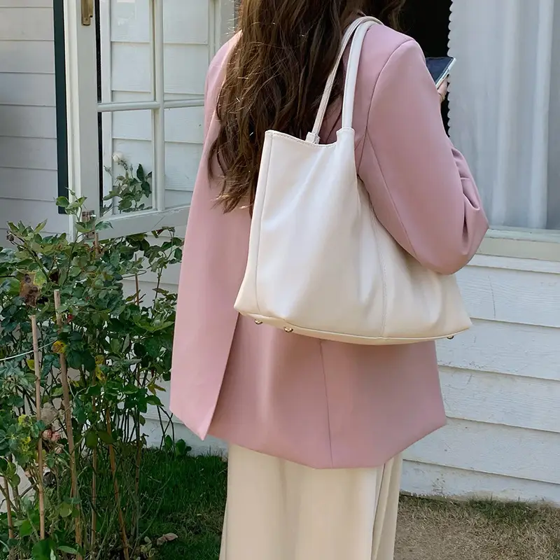 Black Large Capacity Tote Bag for Women 2025 — feature 10