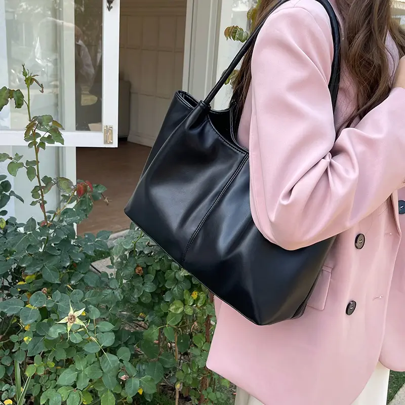 Black Large Capacity Tote Bag for Women 2025 — feature 16