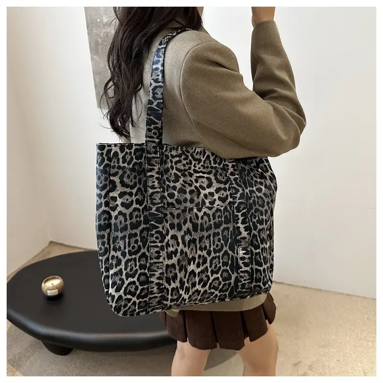 Leopard Print Women's Large Tote Bag with Handles — feature 8