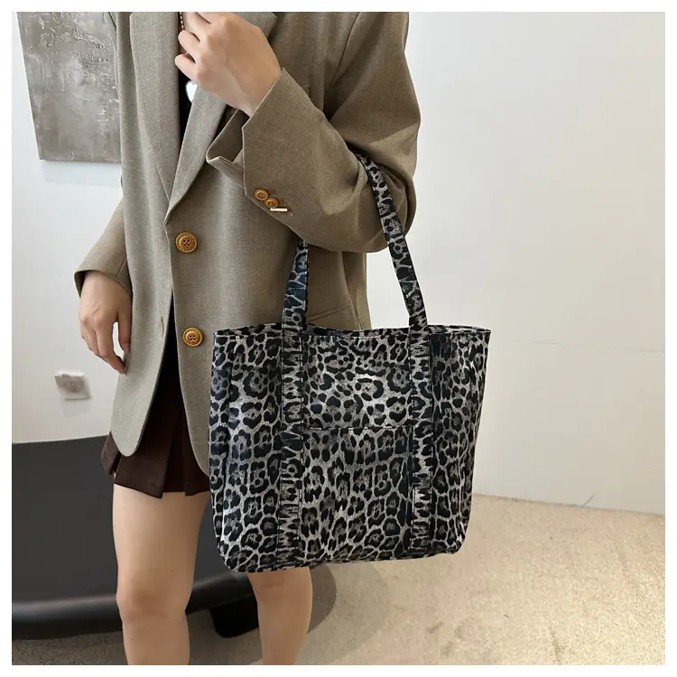 Leopard Print Women's Large Tote Bag with Handles — feature 9