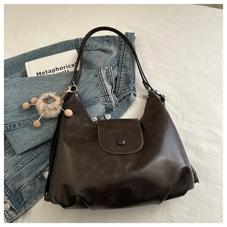 Black Leather Shoulder Bag for Women Winter 2025 — feature 19