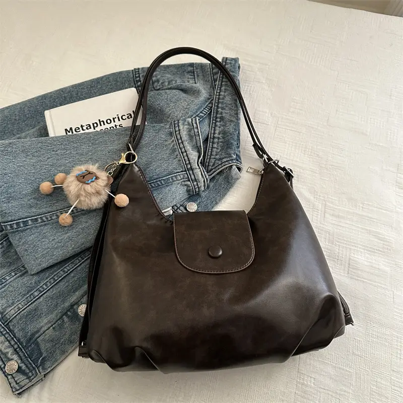 Black Leather Shoulder Bag for Women Winter 2025 - Image 3