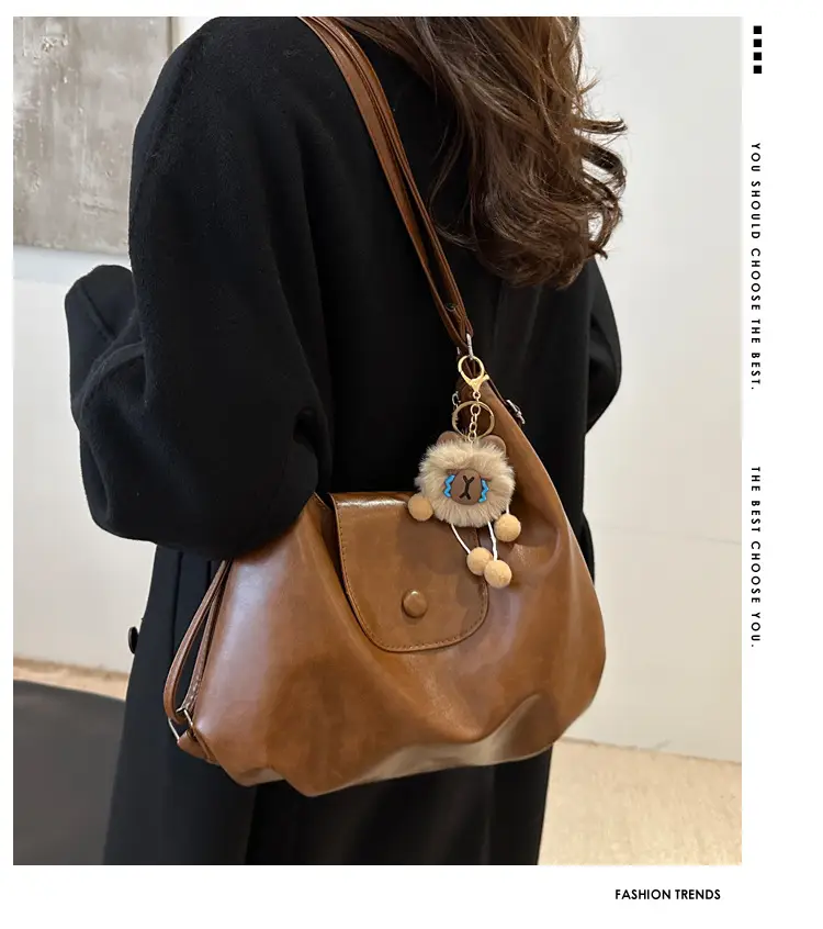 Retro Black Crossbody Bag with Doll Keychain 2024 — feature 1