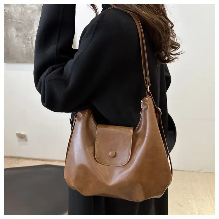 Retro Black Crossbody Bag with Doll Keychain 2024 — feature 15