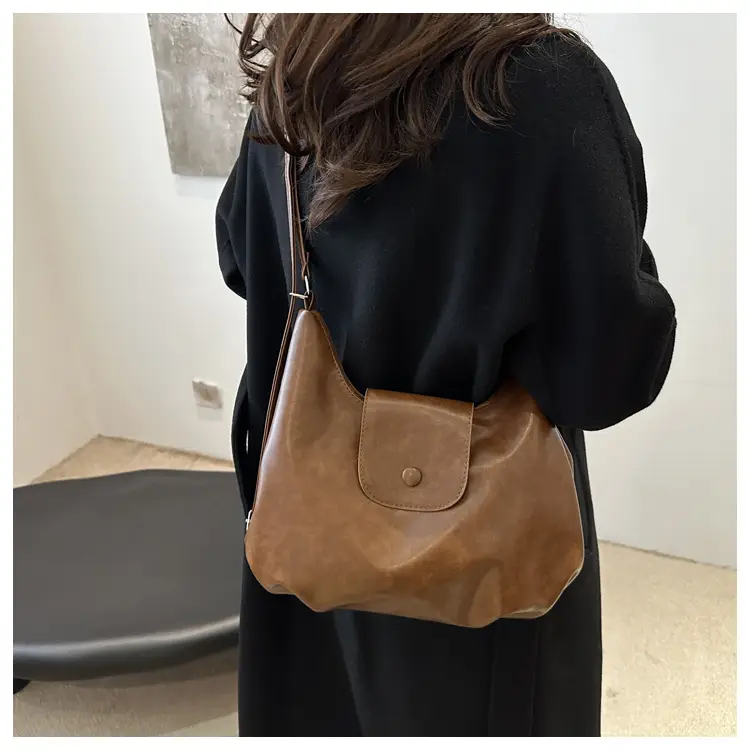 Retro Black Crossbody Bag with Doll Keychain 2024 — feature 16