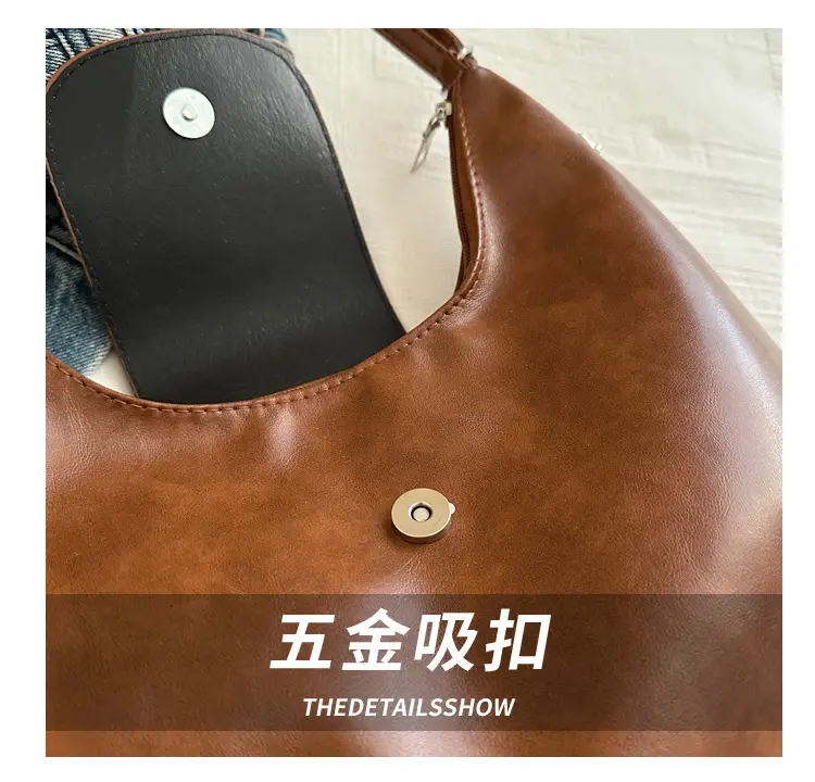 Retro Black Crossbody Bag with Doll Keychain 2024 — feature 5