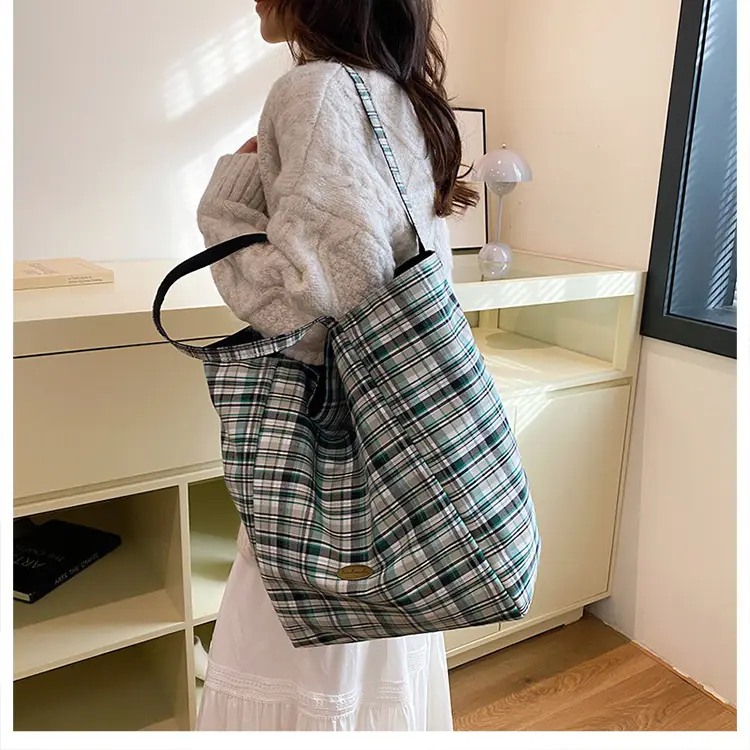 Double-sided British Plaid Shoulder Bag 2024 Autumn Vintage Large Capacity Tote Bag Women — feature 17