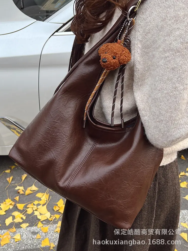 Women's Brown Leather Tote Bag Large Capacity Retro Design - Image 9