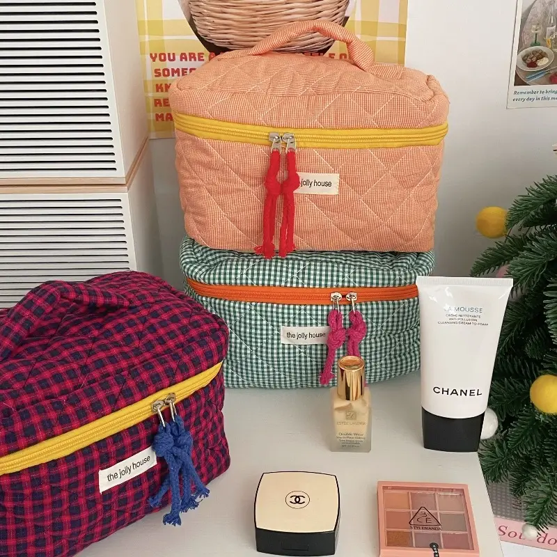 Women's Plaid Cosmetic Bag Large Capacity Portable Travel Bag — feature 5