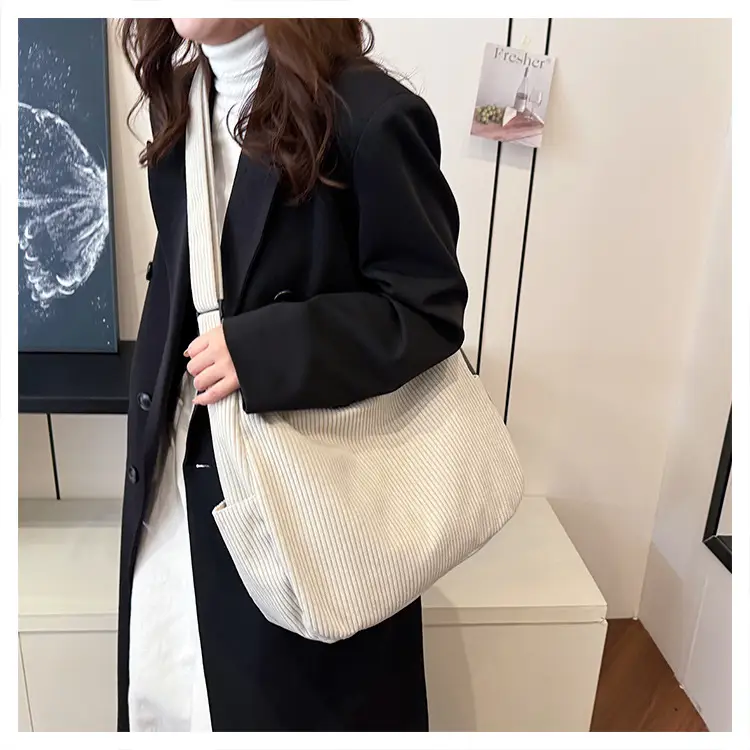 Women Crossbody Bag Black Ribbed Winter Casual 2026 — feature 27