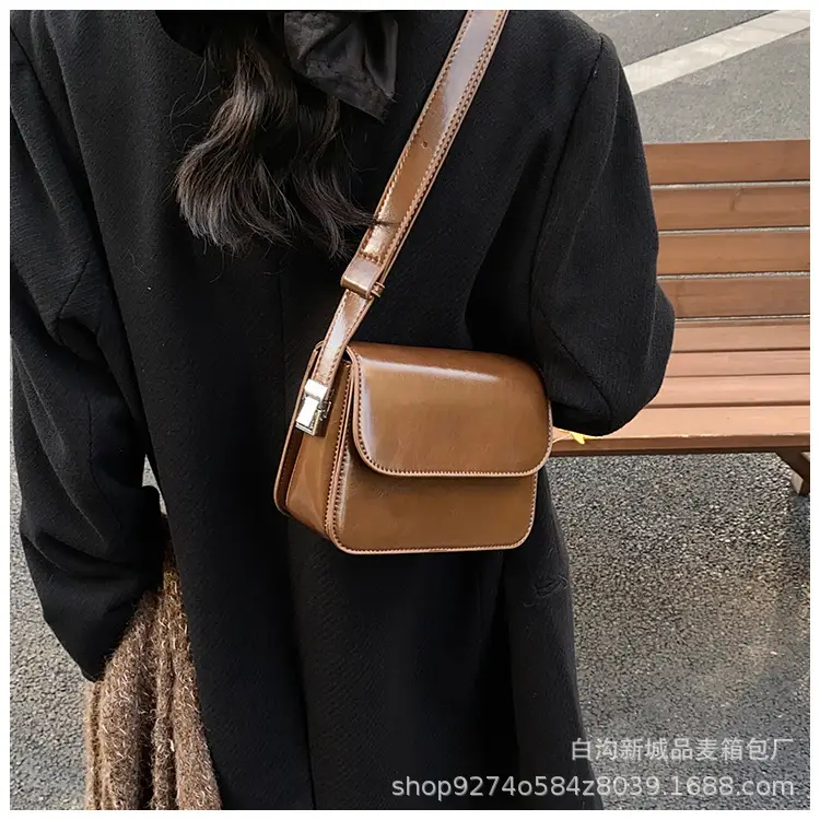 Retro Red Shoulder Bag for Women 2026 — feature 15