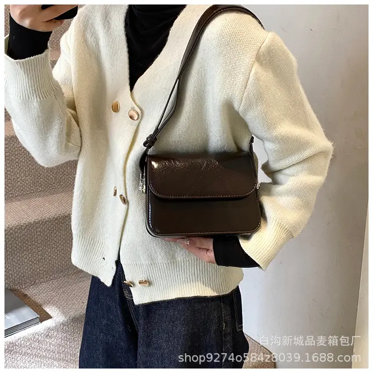 Retro Red Shoulder Bag for Women 2026 — feature 25