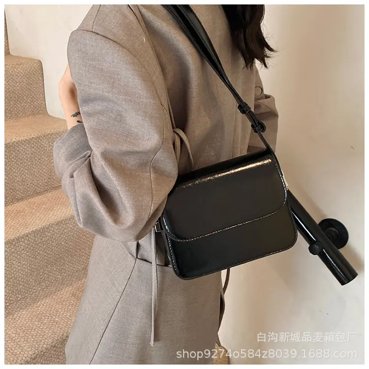 Retro Red Shoulder Bag for Women 2026 — feature 27