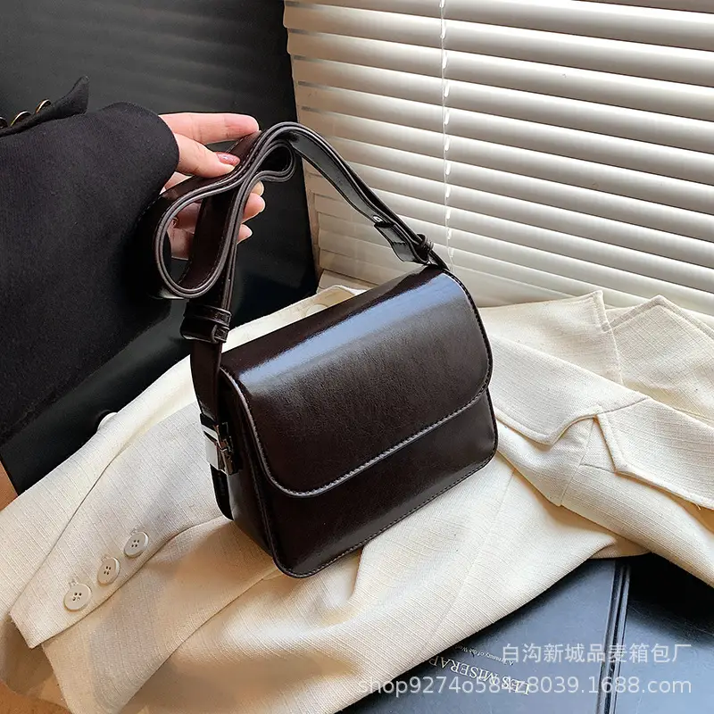 Retro Red Shoulder Bag for Women 2026 - Image 4